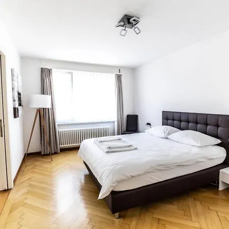 Bright 2 Bedroom Flat - Parkview 3 *
