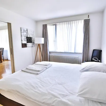 Bright 2 Bedroom Flat - Parkview 3 *