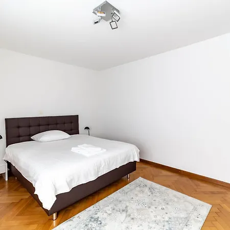 Bright 2 Bedroom Flat - Parkview 3